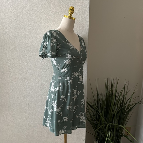 Abercrombie & Fitch Sundress in Green and White Floral - Size Small Petite - Picture 4 of 4